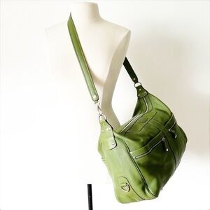 Tod's Miky Nomade Media Bag - Green Shoulder Weekend Bag